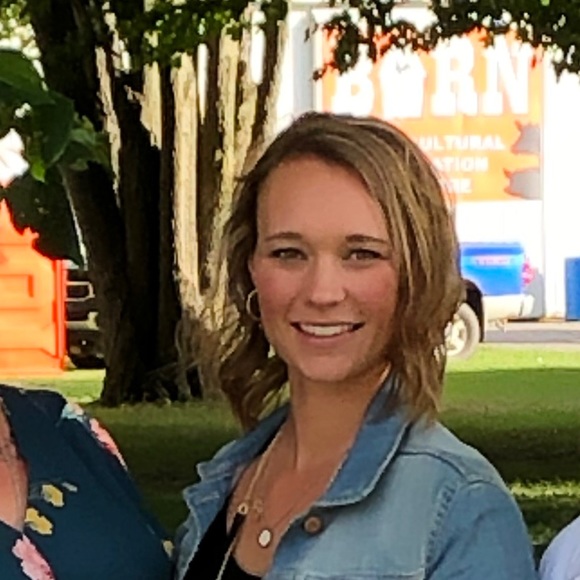 Meet your Posher, Andrea - Picture 1 of 1